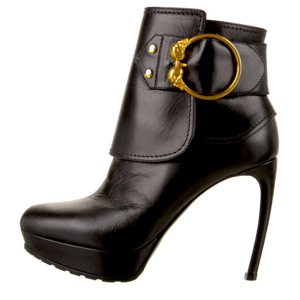 Alexander McQueen Black leather booties